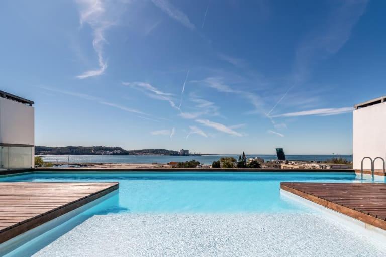 Guestready - Alges Apt With Stunning Rooftop Pool Apartment Exterior photo