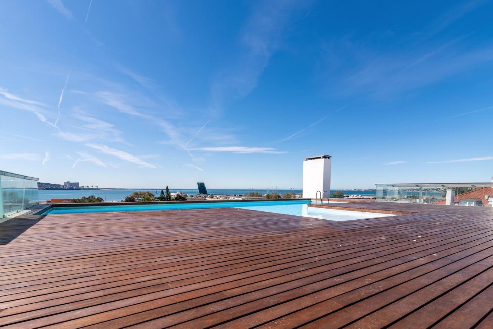 Guestready - Alges Apt With Stunning Rooftop Pool Apartment Exterior photo