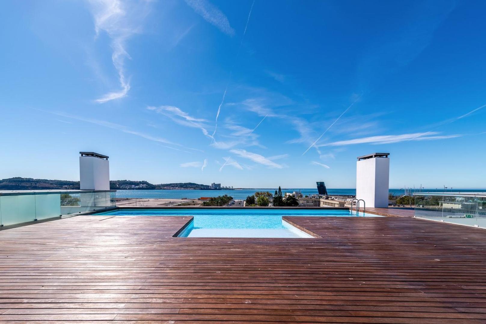 Guestready - Alges Apt With Stunning Rooftop Pool Apartment Exterior photo