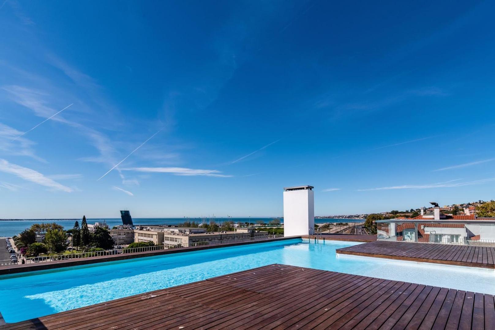 Guestready - Alges Apt With Stunning Rooftop Pool Apartment Exterior photo